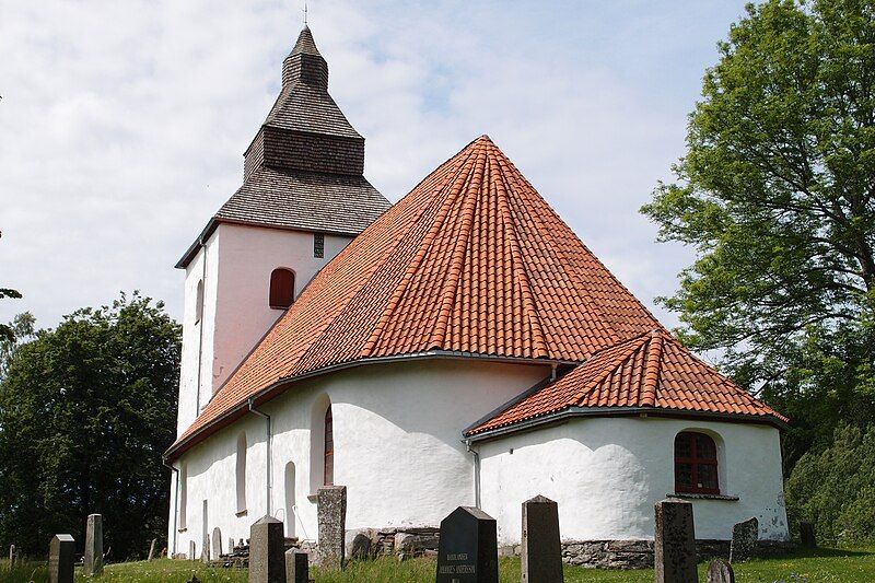 File:Hyssna gamla kyrka.jpg