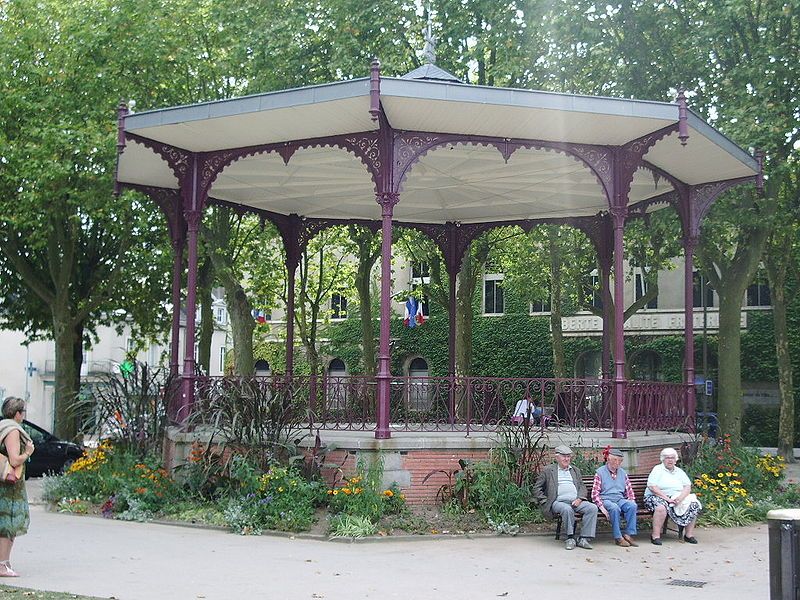 File:Kiosque Place Napoléon.JPG