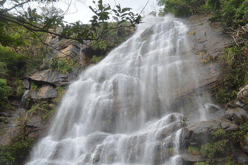 File:Kutladampatti waterfalls Vadipatti.JPG