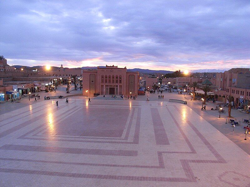 File:Ouarzazate Grand Place.jpg