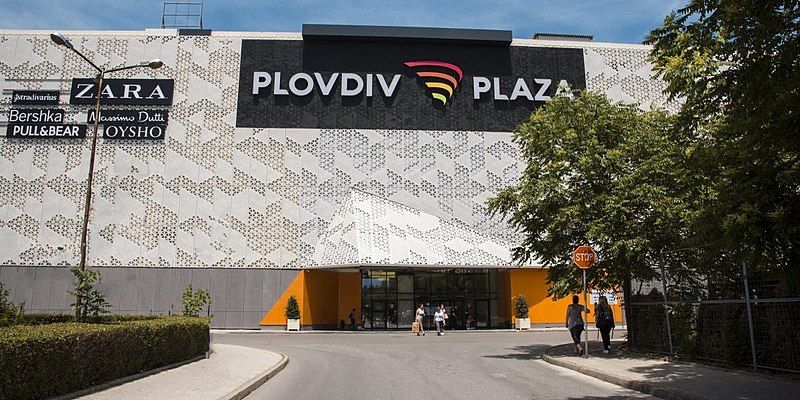 File:Plovdiv Plaza.jpg