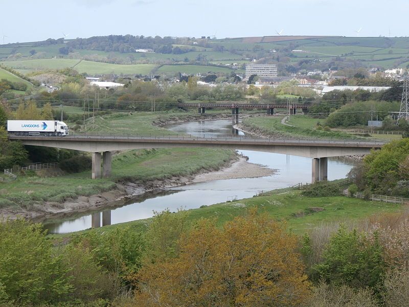 File:RumshamBridge OnRiverTaw BarnstapleDevon.JPG