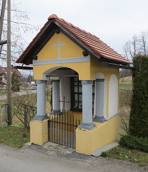 File:Sarsko Slovenia shrine.JPG