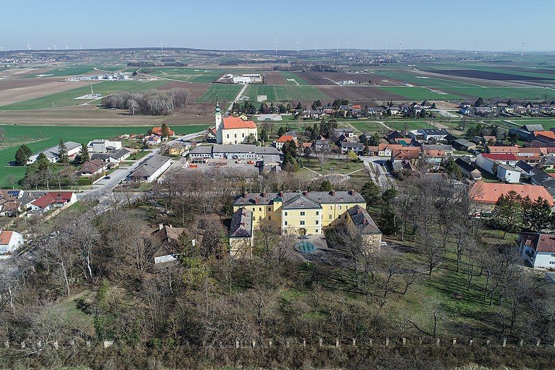 File:Schoenkirchen Luftbild.jpg