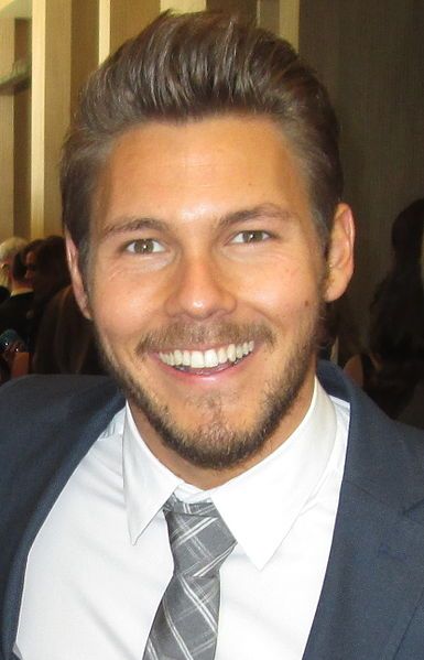 File:Scott Clifton 2014.jpg