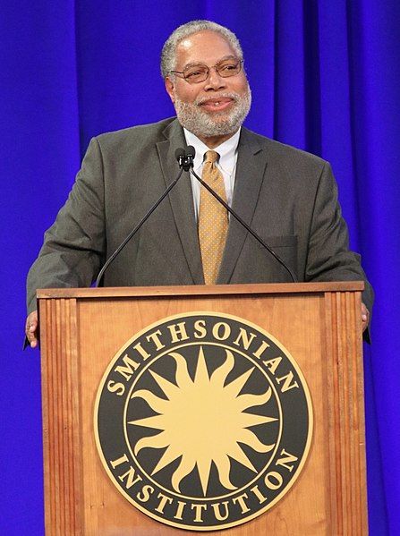 File:Smithsonian-Lonnie-Bunch-installation-5 (cropped).jpg