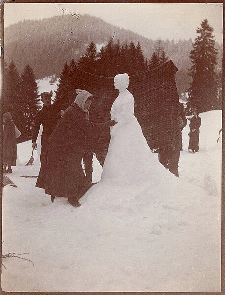 File:Snowwoman, ca. 1910.jpg