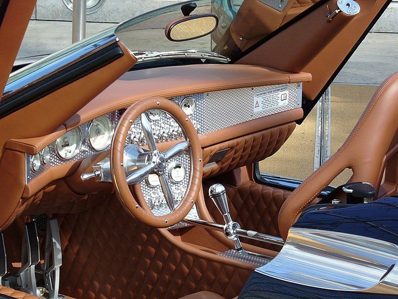 File:Spyker C8 Interieur.JPG