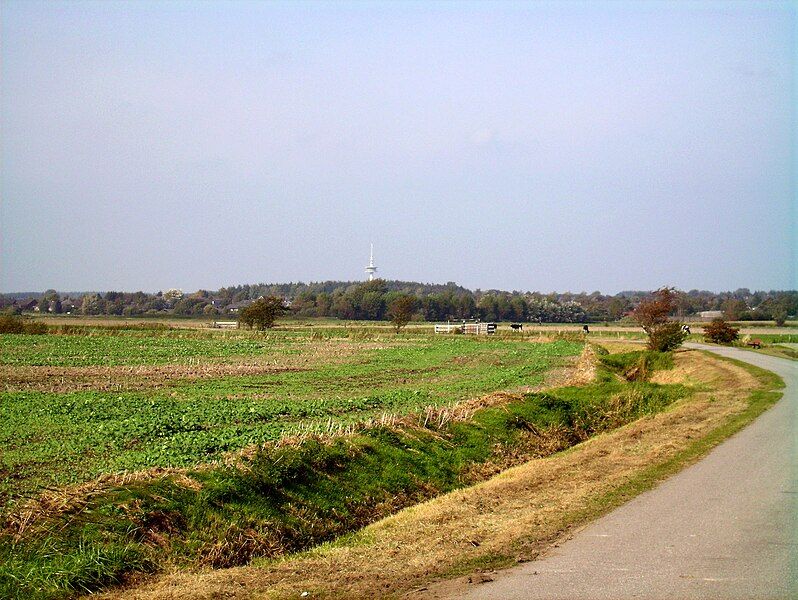 File:Stollberg Fernmeldeturm.jpg