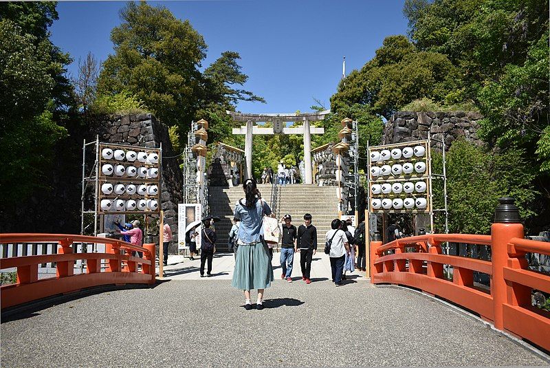 File:Takeda-jinja 201905b.jpg