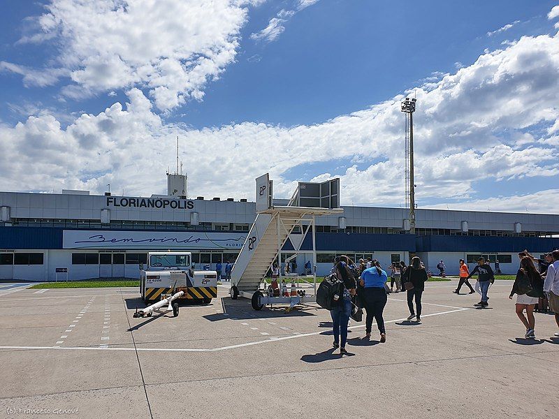 File:TerminalAntigoAeroportoFlorianópolis.jpg