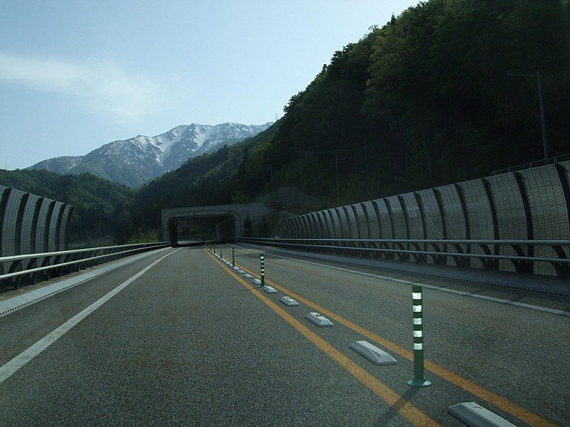 File:Tokai-Hokuriku Expressway.Shirakawagou-IC.01.jpg