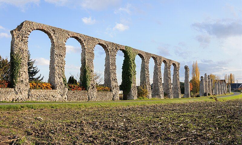 File:Aqueduc Luynes.jpg