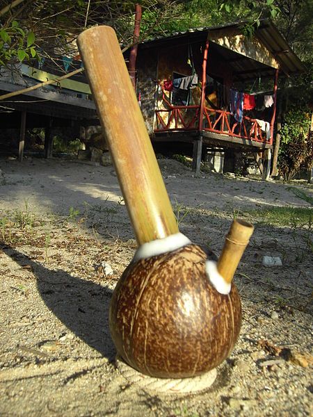 File:Bambus-Kokosnuss-Bong.JPG