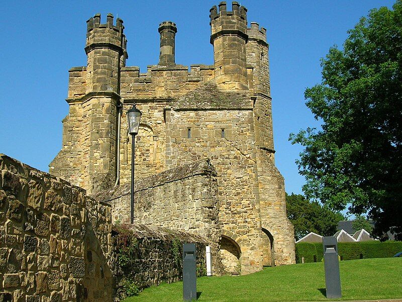 File:Battle Abbey, gatehouse.jpg