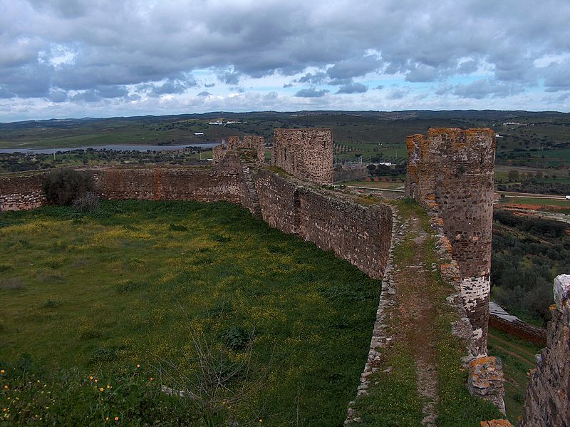 File:Castelo de Terena1205.jpg