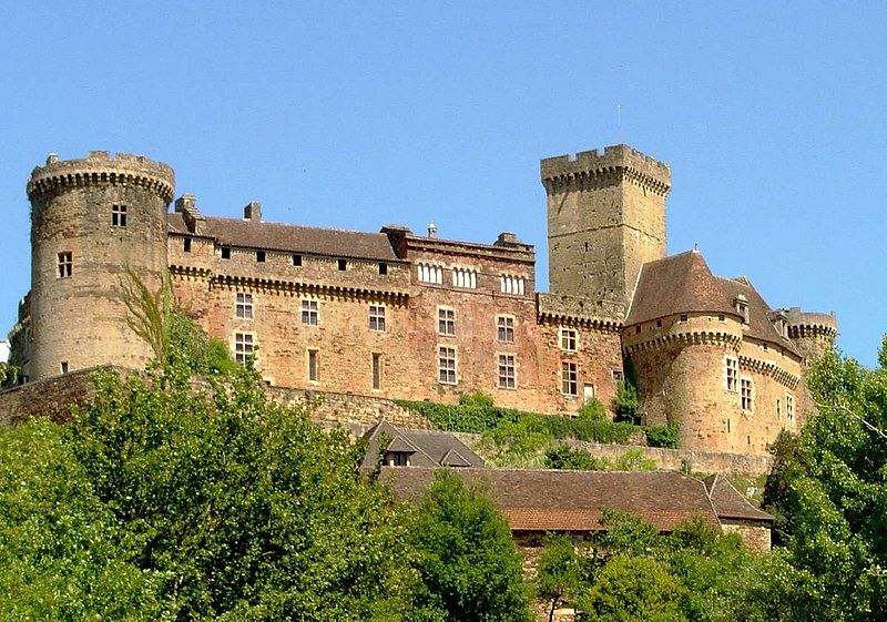 File:Chateau de Castelnau-Bretenoux.jpg