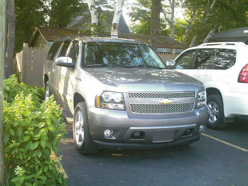 File:Chevrolet Suburban 2007.jpg