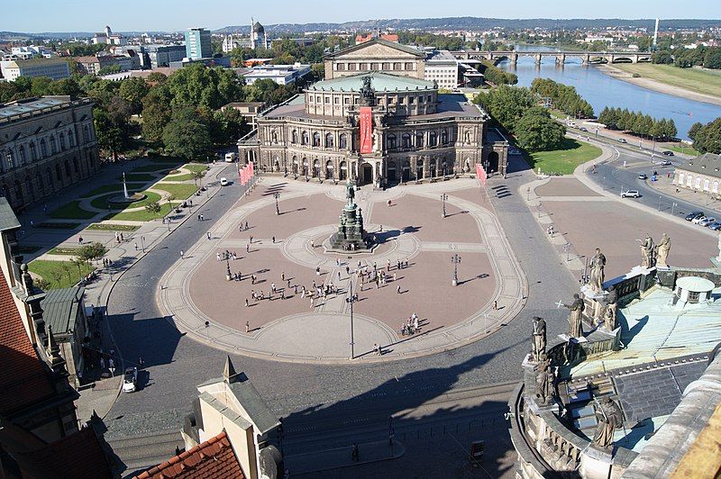 File:Dresden hausmannsturm theaterplatz.jpg