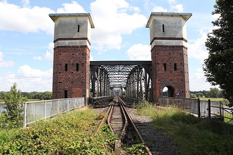 File:Elbebrücke-Barby-2012b.jpg