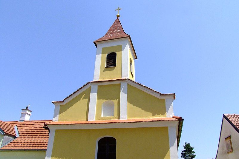 File:Füllersdorf Ortskapelle.jpg