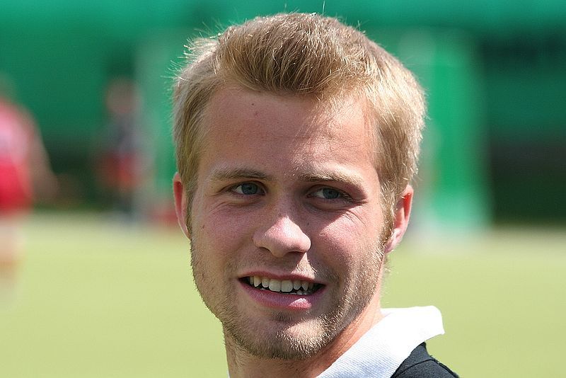 File:Hockeyplayer Maximilian Mueller.jpg