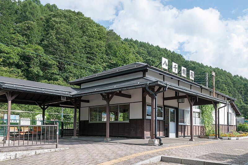 File:JRE-Koumi-Line-Yachiho-Station-03.jpg