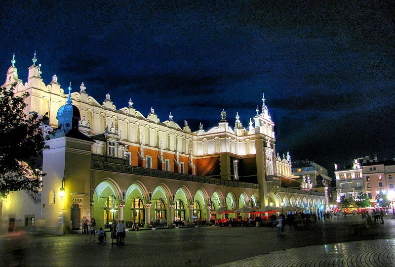 File:Krakow-PL-(Sukiennice-Tuchhallen-Cloth hall-3)-damir-zg.jpg