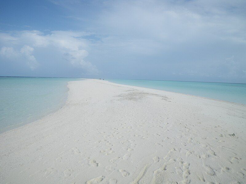 File:Kuramathi Sandbank 001.jpg