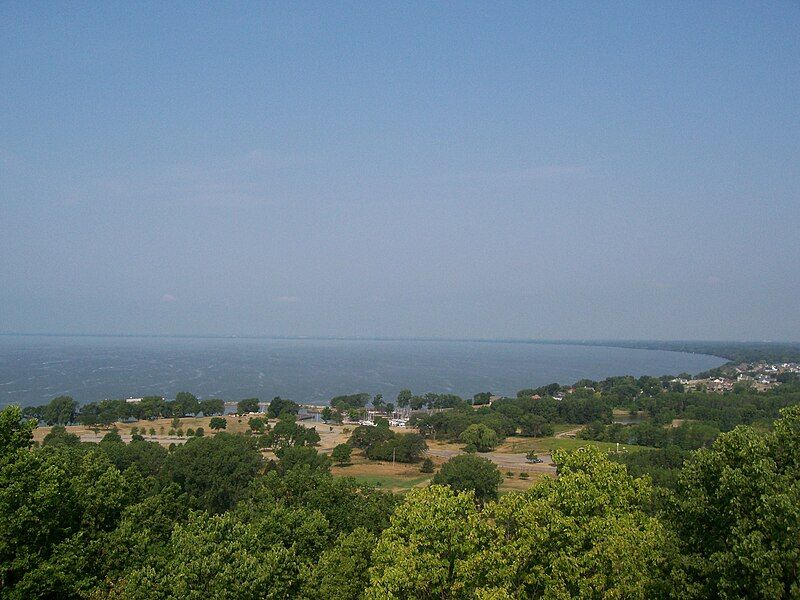 File:LakeWinnebagoNorthHighCliffStateParkObservationTower.jpg