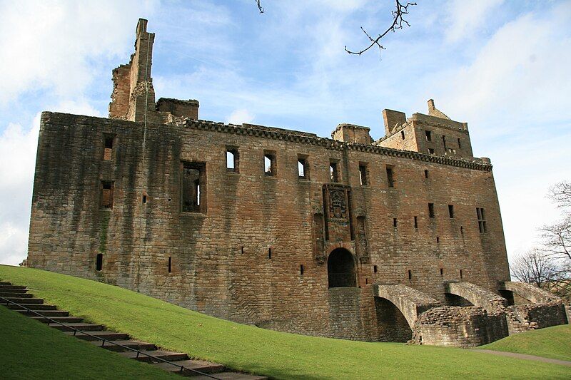 File:Linlithgow-Palace.jpg