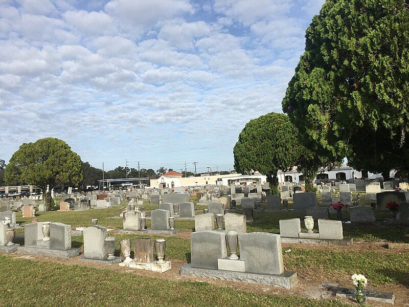 File:Marti-Colon Cemetery.jpg