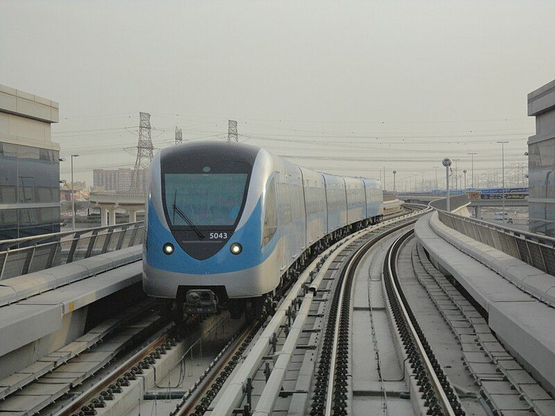 File:Metro Dubai 2.JPG