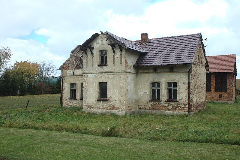 File:Nieznaszyn, dům.jpg