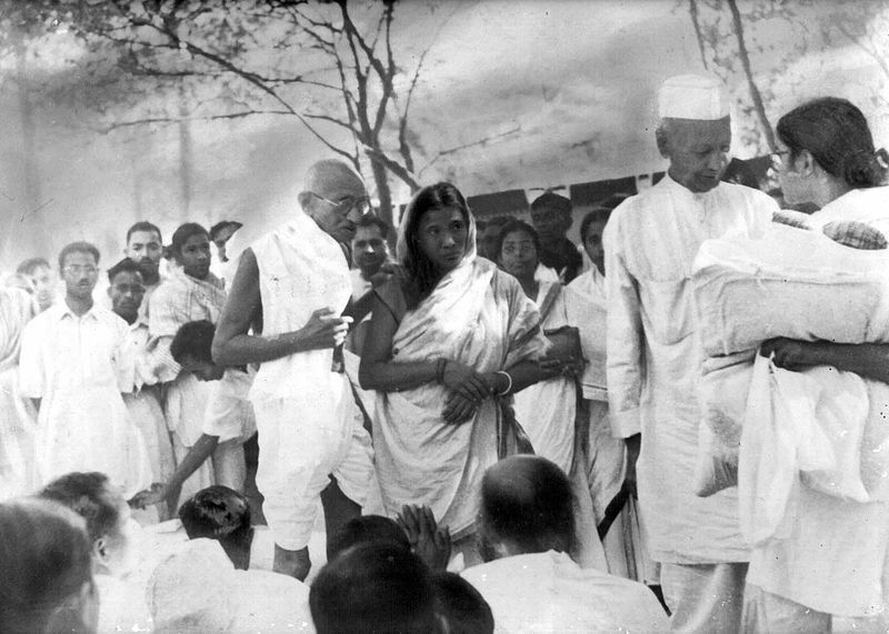 File:Numa with Gandhiji.JPG