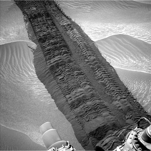 File:PIA18590-MarsCuriosityRover-HiddenValleyTracks-20140804.jpg