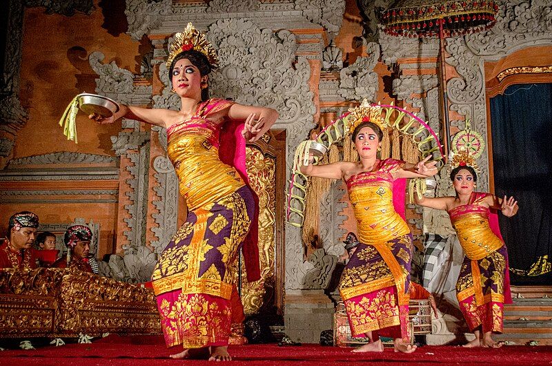 File:Pendet Dance Indonesia.jpg