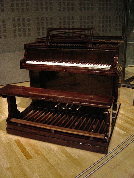 File:PianoPédalier.JPG