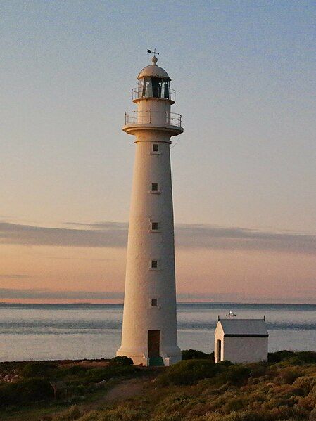 File:Point Lowly Lighthouse.jpg