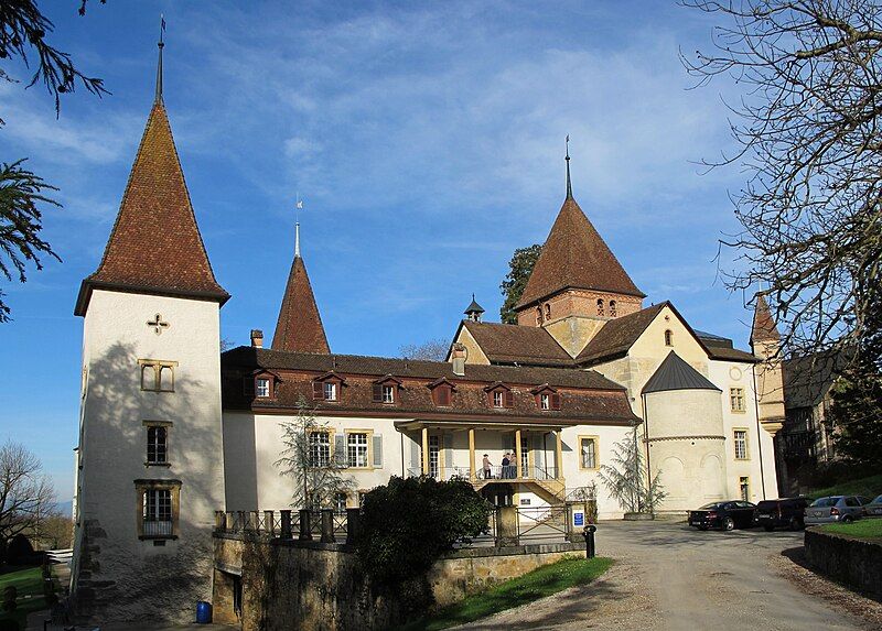 File:Schloss muenchenwiler2011.JPG