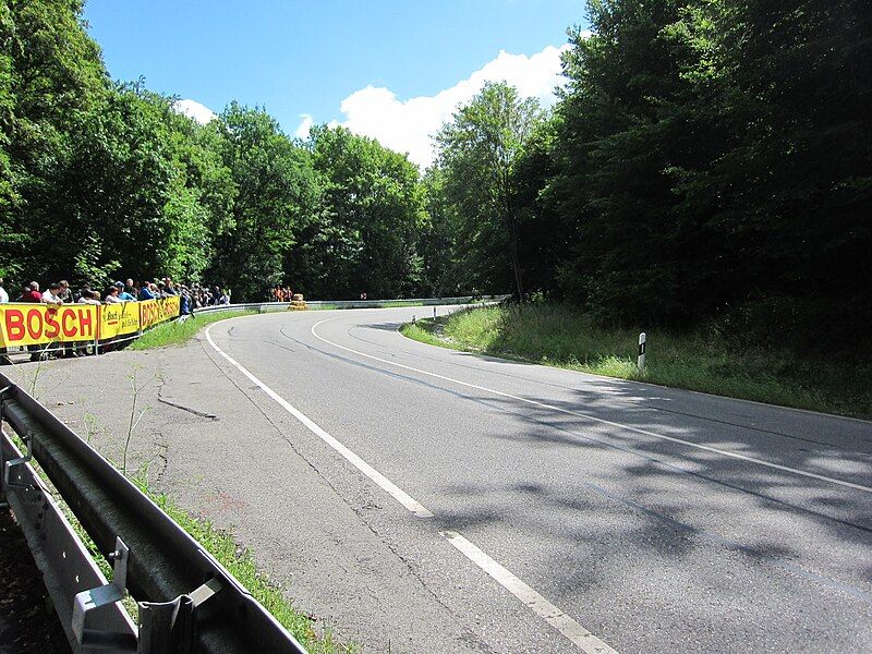 File:Solitude Hedersbachkurve.JPG