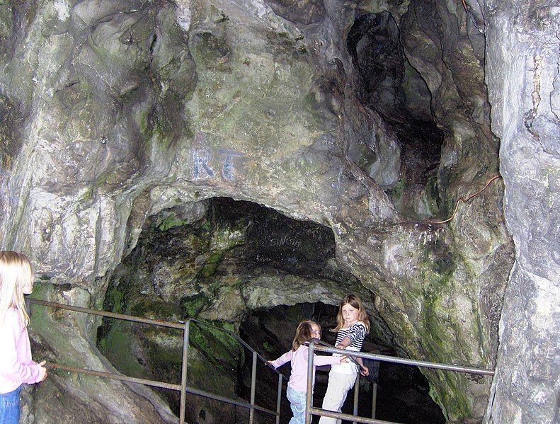 File:Stvincentscave.JPG