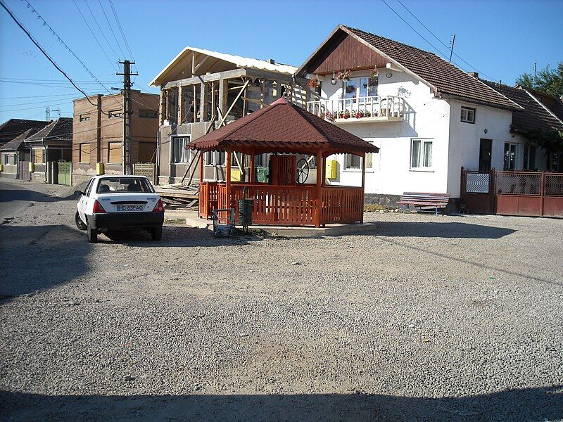 File:Village well uroi.jpg