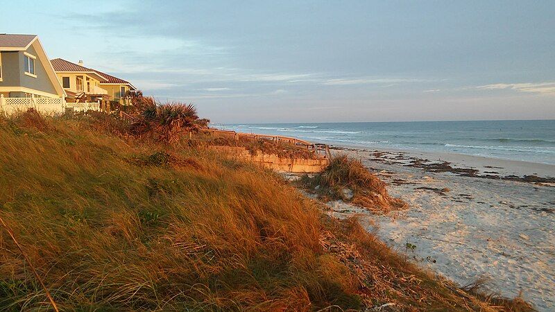 File:Wilbur-By-The-Sea-Beach.jpg