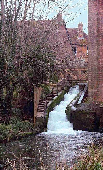 File:Alresford cascade.jpg