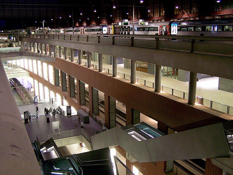 File:Antwerpen Centraal Atrium02.jpg