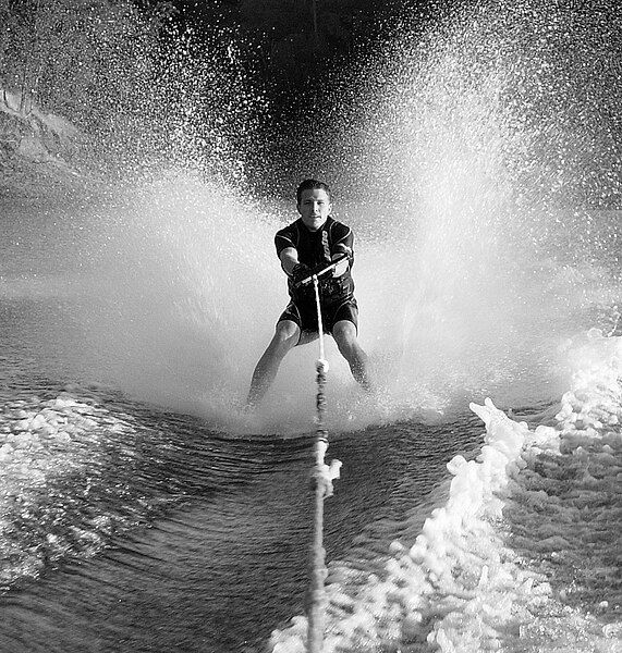 File:Barefoot skiing.jpg