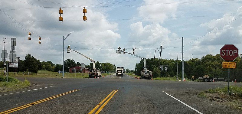 File:BlinkingSignalinstallonUS175inKempTX.jpg