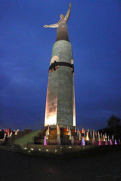 File:Cheboksary-Monument.jpg