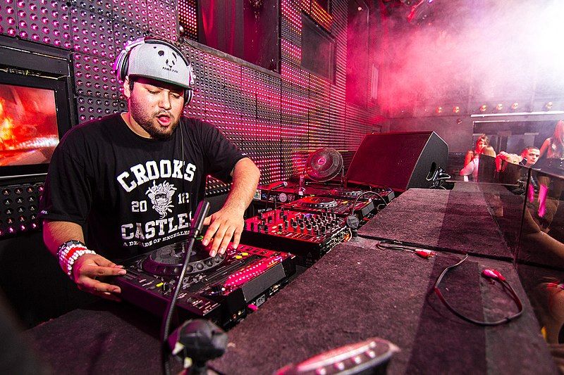 File:Deorro live.jpg